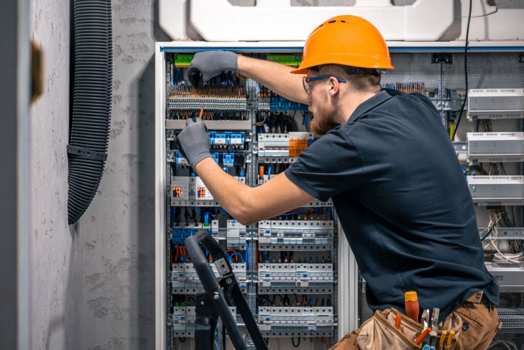 male-electrician-working-in-a-switchboard-with-fus-2024-05-10-05-22-37-utc2.jpg
